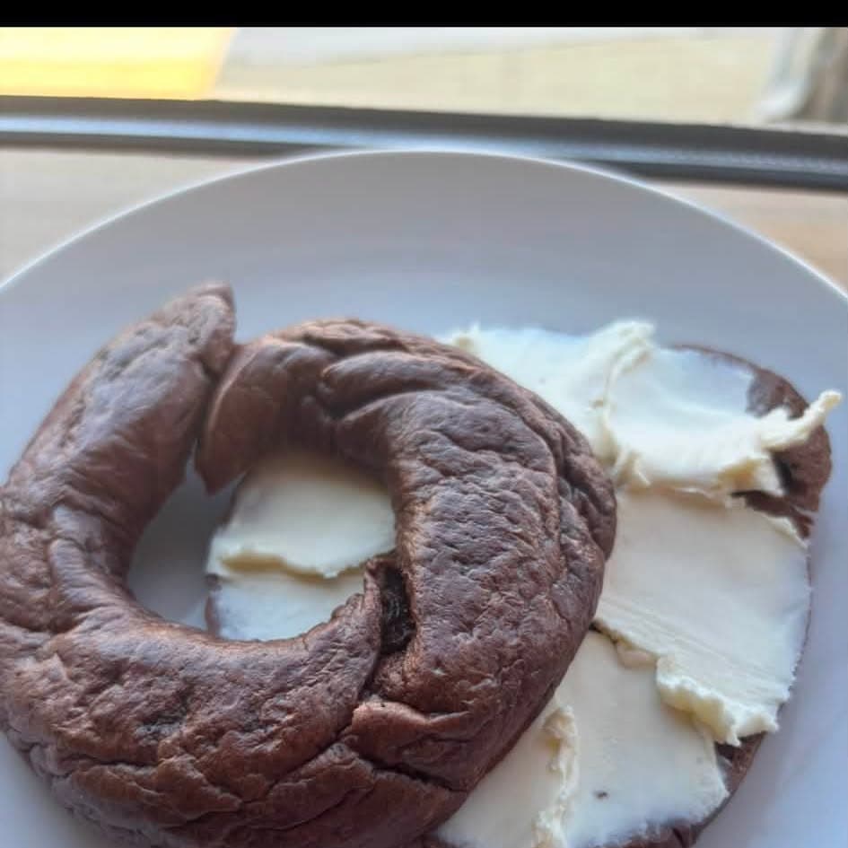 Toasted bagel with cream cheese